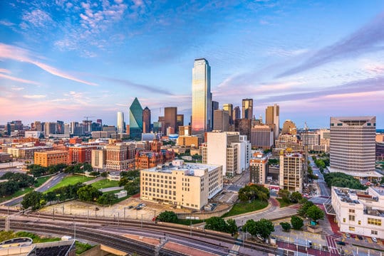 dallas skyline at dusk with skyscrapers
